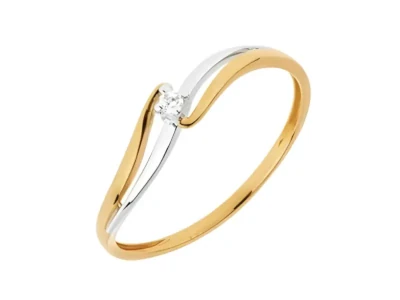 Anillo bicolor en oro amarillo y blanco con una piedra solitaria en diseño diagonal