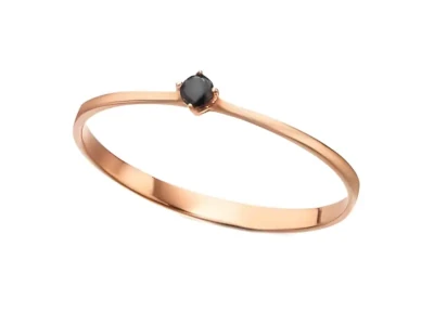 Anillo minimalista de oro rosa con una pequeña piedra negra redonda