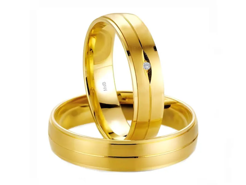 Par de anillos de boda en oro amarillo 18K con diseño de doble banda y una piedra solitaria