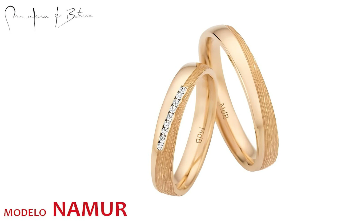 Par de anillos de boda en oro rosa con acabado texturizado, uno con incrustaciones de piedras