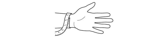  Imagen que muestra la medición de la muñeca con una cinta métrica, utilizada para determinar el tamaño de pulseras en joyería.