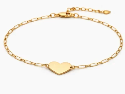 Pulsera de oro con dije de corazón, diseño minimalista y elegante